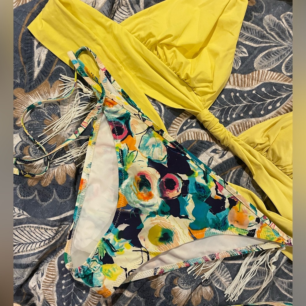 ZINGARA 2 piece Swimsuit top size 10/Bottom size 8